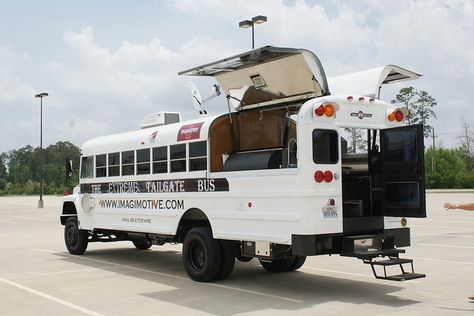 Extreme Tailgating School bus | Flickr - Photo Sharing! Sp2 Vw, School Bus Tiny House, School Bus Camper, School Bus House, Old School Bus, Rv Bus, Bus Living, Buses For Sale, School Bus Conversion