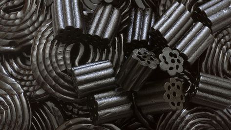 Licorice lovers beware: FDA warns eating too much may be dangerous Joints Pain Remedy, Black Licorice, Homemade Remedies, Knee Pain, Alternative Medicine, Licorice, Pain Relief, Natural Remedies, Aloe Vera