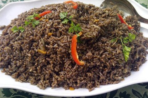 Recipe: Diri Djon-Djon ak Kribich (Black Mushroom Rice with Shrimp) – L'union Suite Diri Djon Djon, Haitian Black Rice, Black Rice Recipe, Mushroom Rice Recipes, Black Mushrooms, Soup Joumou, Black Mushroom, Mushroom Rice, Ethiopian Food