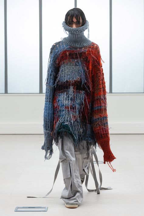 Knitwear Runway, Ugly Fashion, Knitwear Collection, Anti Fashion, Textil Design, Knit Structure, Futuristic Fashion, Knitwear Fashion, Fashion Inspiration Design