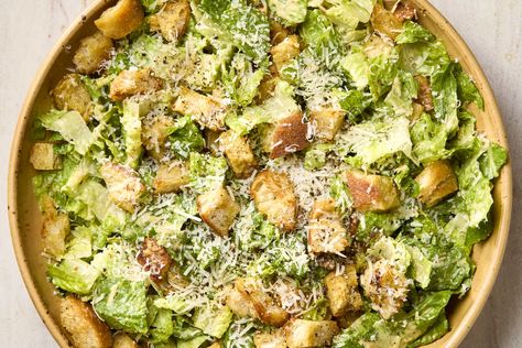 35 of Our Favorite Sides to Serve with Pizza Sides With Pizza, Pizza Side Dishes, Roast Frozen Broccoli, Salad To Go, Zucchini Noodles Salad, Pizza Sides, Grilled Romaine, Parmesan Asparagus, Best Salad