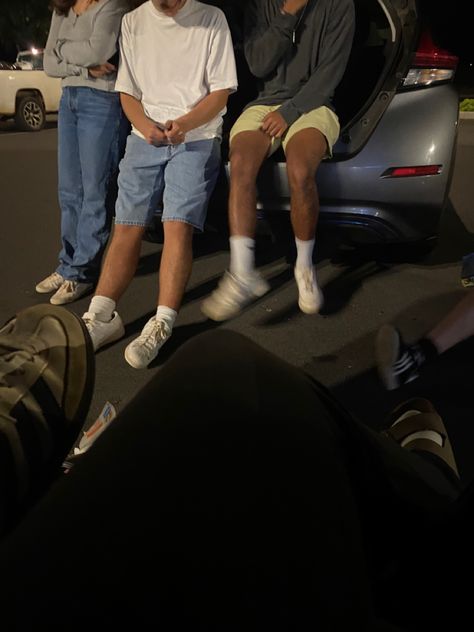 #friends #hangout #trunks #friendsatnight #summer #summeraesthetic #summervibes #aesthetic #friendsaesthetic #night #nightlife #cars #cartrunk Frat Boy Aesthetic, Friends Hangout, Friends Party Night, Friends Hanging Out, Boys Night, Guy Best Friend, Guy Best Friends, Teen Summer, Boy Best Friend