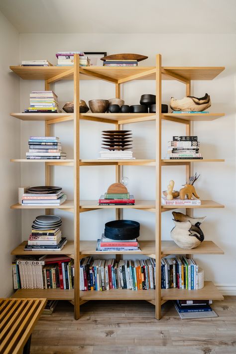 23 Things to Do At Home When Bored to Freshen Up Your Space How To Display Books On A Bookshelf, Diy Wood Bookcase, Plywood Bookshelves, Book Shelf Ideas Aesthetic, Freestanding Bookshelves, Small Bookshelf Ideas, Corner Shelves Ideas, Designer Shelf, Modular Bookshelf