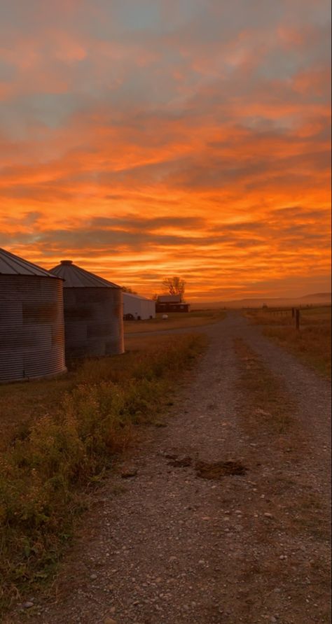 Sunset Wallpaper Country, Summer Aesthetic Western, Western Sunset Wallpaper, Farm Sunset Wallpaper, Farm Sunset Aesthetic, Orange Western Wallpaper, Lainey Core Aesthetic, Orange Country Aesthetic, Western Landscape Photography