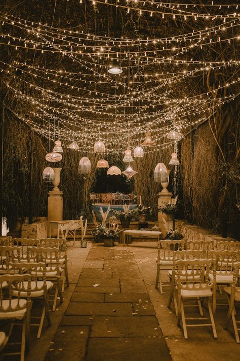 These Fairy Light Wedding Ideas will Make You Swoon! Fairy Lights Wedding Reception, Fairy Light Curtain, Wedding Reception Lighting, Fairy Lights Wedding, Cozy Wedding, Fairy Lights Decor, Lights Wedding, Wedding Lanterns, Fairy Wedding