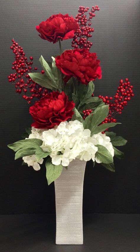 red n white flowers Fake Flower Centerpieces, Gubahan Bunga, Hydrangea Arrangements, Flower Arrangement Designs, Christmas Flower Arrangements, Christmas Floral Arrangements, Flower Vase Arrangements, Flower Arrangements Simple, Church Flowers