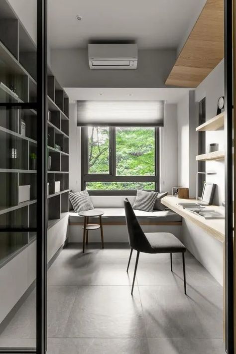 a minimalist home office with a built in storage unit, a built in desk and shelves, a windowsill daybed and pillows Office Above Garage, Theatre Storage, Office With Daybed, Desk And Shelving, Narrow Entryway Decor, Built In Desk And Shelves, Desk And Shelves, Japandi Living Room, Minimalist Home Office