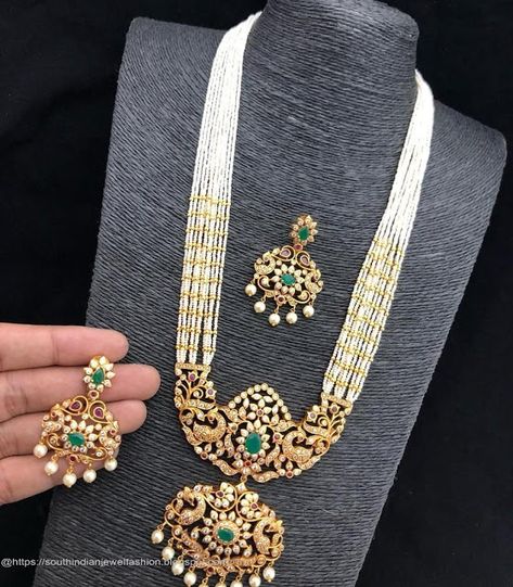 Draping Styles, Saree Draping, Pearl Jewelry Design, Temple Jewelry, Pearl Necklace Designs, Jewelry Set Design, Gold Necklace Indian Bridal Jewelry, Bridal Accessories Jewelry, Beaded Necklace Designs