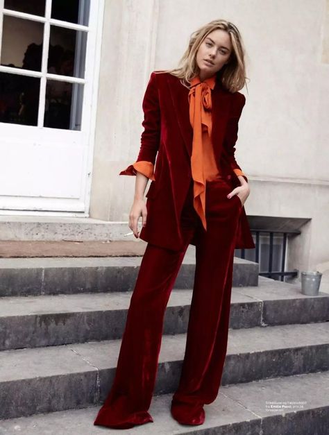 20 Awesome Winter Pants Ideas to Copy  #Colors #fashion #Pants Camille Rowe, Velvet Suit, Velvet Trousers, Blazer Outfit, Business Dress, Red Suit, Orange Blouse, Retro Mode, Modieuze Outfits