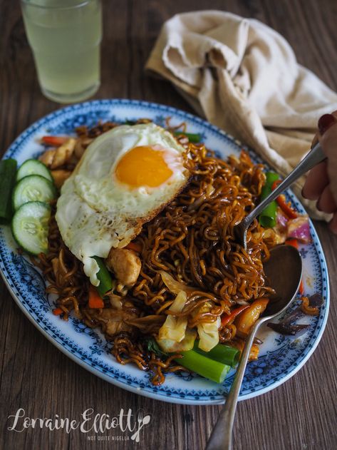 Mi Goreng Recipe, Mie Goreng Recipe, Mie Ramen, Mi Goreng, Mee Goreng, Fry Noodles, Singapore Noodles, Easy Delicious Dinners, Mie Goreng