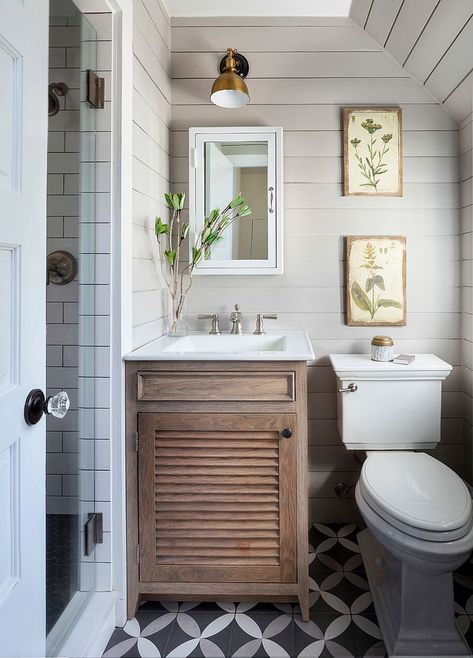 25 Wood and White Bathrooms for a Trendy, Relaxing Shower Small Bathroom Trends, Bathroom Images, Country Bathroom, Wooden Bathroom, Hudson Bay, Colorado Homes, Bathroom Trends, Bad Design, Wood Bathroom