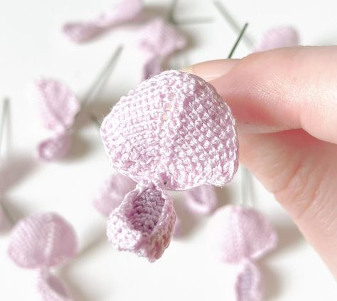 Wisteria Crochet pattern by Bumble & Brush Wisteria Crochet Pattern, Wisteria Crochet, Crochet Wisteria, Wisteria Pattern, Realistic Crochet, Wisteria Flower, Tunisian Crochet Hook, Crochet Plant, Crochet Flower Patterns