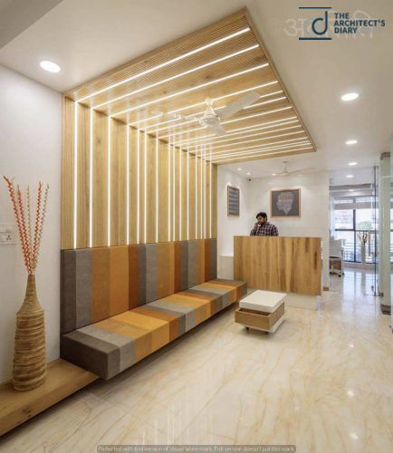 Story of minimalistic and simplistic office interiors where customized entities behave like individuals. Waiting Area Design, Office Reception Design, Simple Ceiling, Simple Ceiling Design, Kedokteran Gigi, Lobby Seating, Reception Desk Design, Commercial And Office Architecture, Office Lobby