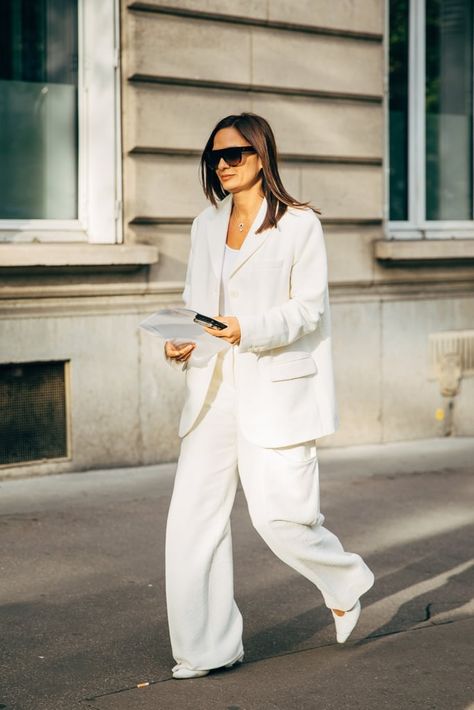 Extra Fits, Total White Outfit, Minimalism Clothes, 2020 Street Style, Fashion Week Spring 2020, Reportage Photography, White Costumes, Total White, White Suit