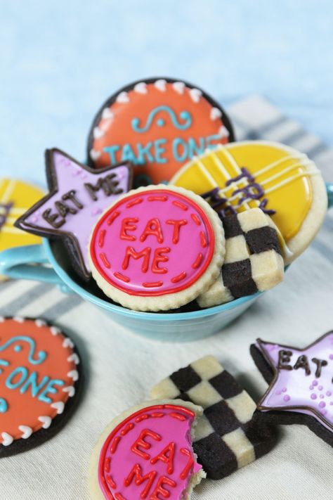 Alice in Wonderland 'Eat Me' Cookies Recipe Eat Me Cookies, Holiday Confections, Alice In Wonderland Eat Me, Alice In Wonderland Food, Fiction Food, Jul Kaka, Nerdy Nummies, Alice In Wonderland Tea Party Birthday, Special Cakes