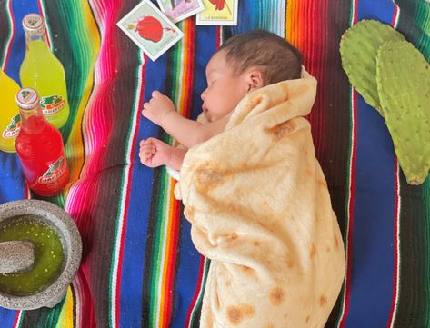 5 De Mayo Photo Shoot Ideas, Baby Burrito Photoshoot, Cinco De Mayo Milestone Pictures, Mexican Baby Photoshoot, Cinco De Mayo Photoshoot Ideas, Mexican Photoshoot, Baby Holiday Pictures, Burrito Blanket, Milestone Ideas