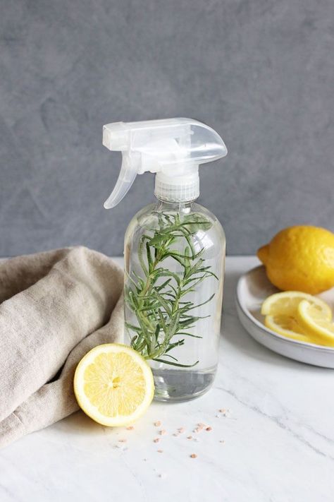 Vinegar Cleaner Recipe, Diy Vinegar, Lemon Cleaning, Vinegar Cleaner, Natural Cleaning Solutions, Cleaner Recipes, Natural Cleanser, Homemade Cleaning Products, Cleaning Spray