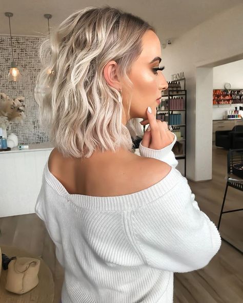 Summer Hair Highlights For Brunettes, Platinum Blonde Hair Color, Icy Blonde Hair, Highlights For Brunettes, Summer Hair Highlights, Blonde Hairstyles, Caramel Highlights, Blonde Hair Inspiration, Hair Color Ideas For Brunettes