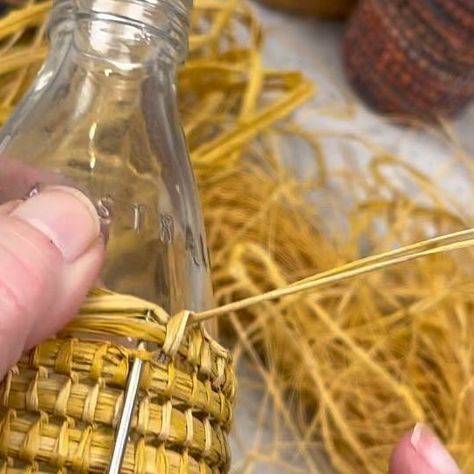 Ruth || Creative Teacher on Instagram: "Covering an upcycled bottle with raffia looks super cool. In our workshop Raffia baskets no 2 we show you how plus many more techniques and tips. Check out our online workshops. . . #Raffiabaskets #basketmaking #basketweaving #shapingabasket #australianbasketry #basketcoiling #slowcraft #coiledbaskets #craftschooloz #craftschoolozworkshops #crafternoon #craftastherapy #sharemycraft #nationalbasketryorganization #fibreart #fiberart #basketmakersofvictor Raffia Crochet Basket, Rafia Crafts, Paper Garland Ideas, Paper Garland Diy, Woven Sculpture, Paper Flower Basket, Raffia Crafts, Weaving Diy, Raffia Basket