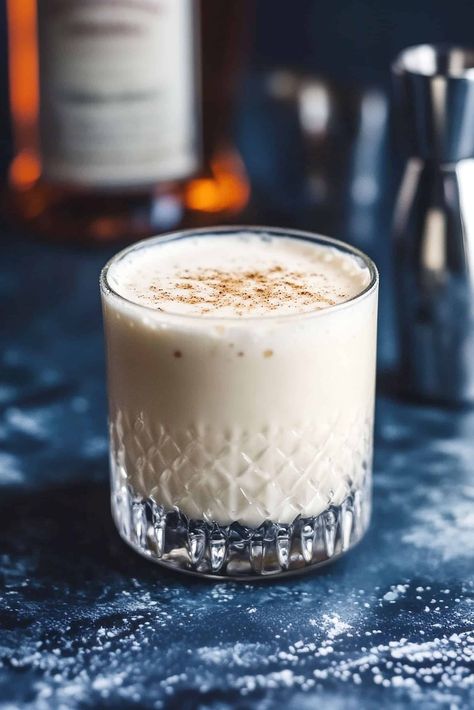 Bourbon Milk Punch Brandy Milk Punch, Bourbon Milk Punch, Milk Punch Recipe, Bourbon Punch, Milk Punch, Party Food Bar, Apple Cider Cocktail, Creamy Cocktails, Whiskey Recipes