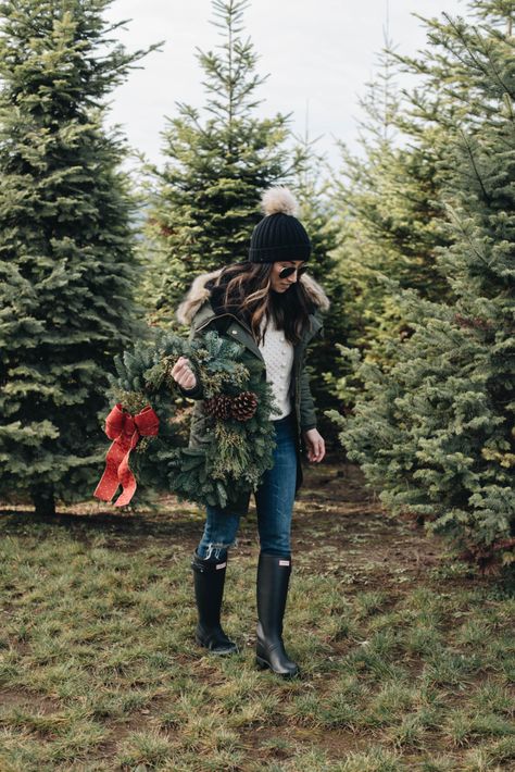 My Winter Boot Roundup - Crystalin Marie Christmas Tree Farm Outfit, Farm Outfit, Island Christmas, Crystalin Marie, Farm Family, Hunter Outfit, Farm Clothes, Ootd Winter, Weather Boots