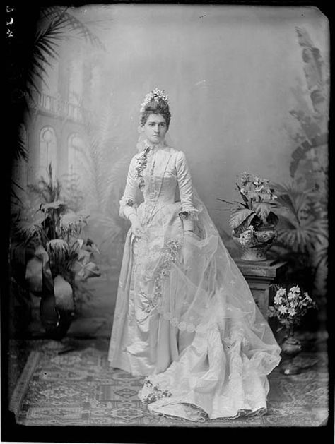 Mrs Hare ca. 1874-1908 Vintage Weddings, Victorian Bride, Victorian Wedding Dress, Young Bride, Vintage Brides, Vintage Wedding Photos, Victorian Wedding, Vintage Everyday, Antique Wedding