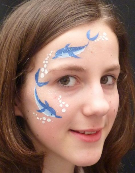 Face Paint Ocean Theme, Dolphin Face Paint Easy, Underwater Face Painting, Hawaii Face Paint, Summer Face Paint Ideas, Cute Face Paint Ideas For Teens, Whale Face Paint, Jellyfish Face Paint, Beach Face Paint