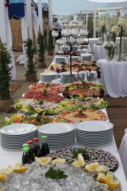 Conference Centerpieces, Wedding Buffet Table Decor, Wedding Buffet Table, Buffet Presentation, Party Buffet Table, Outdoor Buffet, Wedding Buffet Food, Buffet Set Up, Catering Food Displays