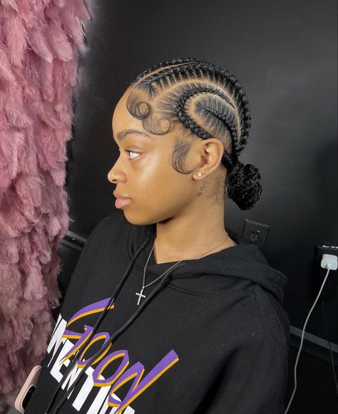 Braids Back Hairstyles Black Women, Trendy Feed In Braids, Braided Back Ponytail Hairstyles, Cornrow Braids Into Bun, Braid On Scalp Hairstyles, 4 Stitch Criss Cross Braids, Black Women Feed In Braid Styles, Feedin Braids Low Bun, Feeders Braids Hairstyles