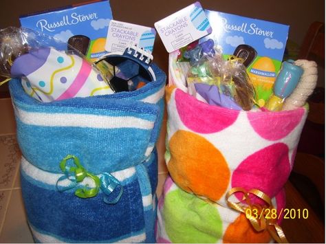 EASTER BASKETS - use beach towels! So cute & more useful than a collection of baskets every year! Beach Towel Basket, Beach Towel Easter Basket, Towel Easter Baskets, Easter Towels, Creative Easter Baskets, Cheer Ideas, Look Festival, Basket Uses, Diy Ostern