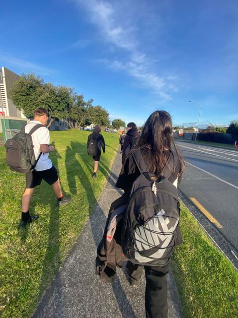 Nz School Aesthetic, High School Popular Aesthetic, High School Friends Aesthetic, Popular Aesthetic High School, New School Aesthetic, School Core Aesthetic, American Teenager Aesthetic, High School Aesthetic Friends, Junior Year High School Aesthetic