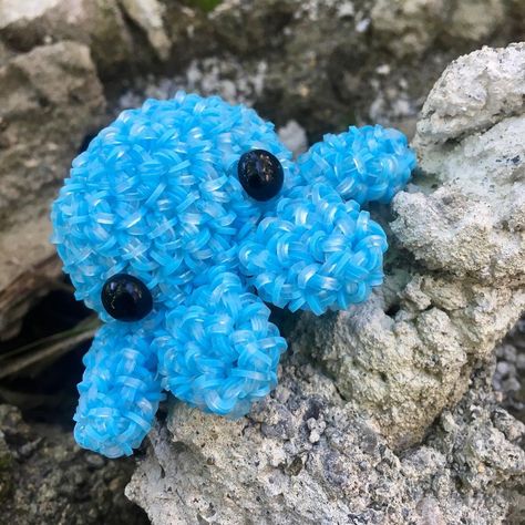 @olympus_da_loomer shared a photo on Instagram: “Loomigurumi Octopus designed by @tiger_looms 🐙🤩😍❤️ I really love this design😍 IT IS SUPER CUTE🥺💕💕 @tiger_looms did an amazing job designing…” • Mar 5, 2021 at 12:59pm UTC Rainbow Loom Octopus, Rainbow Loom Amigurumi, Free Loomigurumi Patterns, Rainbow Loom Animals Tutorials, Loomigurumi Patterns, Rainbow Loom Ideas, Loomband Ideas, Rainbow Loom Animals, Octopus Cute