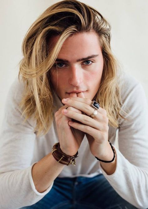 Luke Eisner Luke Eisner, Surfer Hair, Surfer Boys, Glass Book, Great Haircuts, Corte De Cabelo Masculino, Trending Hairstyles, Throne Of Glass, Tall Girl