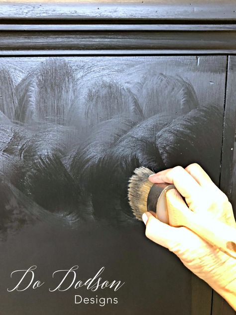 How to apply DIY black wax to a distressed dresser for a gorgeous streak free finish! Black Distressed Dresser, Black Painted Dressers, Black Distressed Furniture, Chalk Paint Finishes, Distressed Dresser, Black Painted Furniture, Painted Furniture Designs, Chalk Paint Wax, Gray Chalk Paint