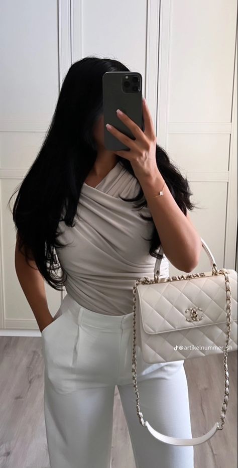 Luxe Fashion Aesthetic, Youthful Classy Outfits For Women, Classic Rich Outfits, Chique Outfits Classy Chic, White Chanel Bag Outfit, High Class Outfits, Rich Lady Outfit, Luxury Outfits Aesthetic, Beige White Outfit