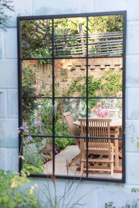 Outdoor Mirrors Garden, Mirrors In The Garden, Small Garden House, London Courtyard, Wall Of Roses, Home Garden Ideas, Garden Line, Courtyard Gardens, Garden Mirrors