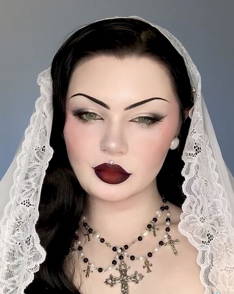 Wedding Makeup Gothic, Gothic Bride Makeup Halloween, Goth Bridesmaid Makeup, Vamp Glam Makeup, Goth Makeup Wedding, Classy Vampire Makeup, Modern Gothic Makeup, Alt Bride Makeup, Vampire Wedding Makeup