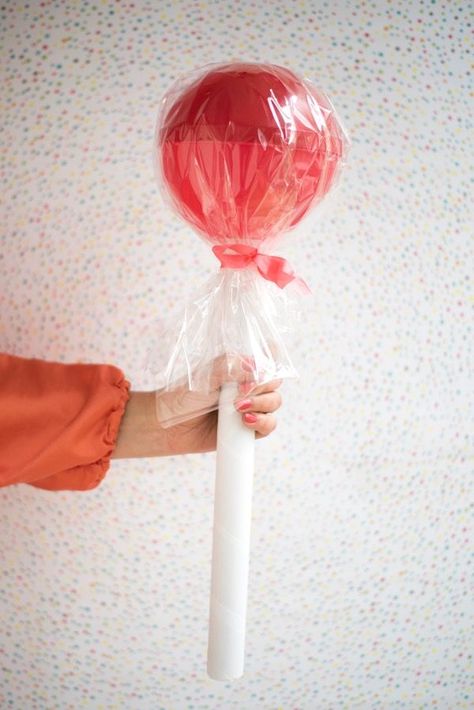 Giant Lollipop Favors DIY | Oh Happy Day! Giant Lollipop Decorations Diy, Diy Lollipop Decorations, Diy Giant Lollipops, Big Lollipop, Lollipops Diy, Giant Lollipop, Big Lollipops, Lollipop Decorations, Large Lollipops