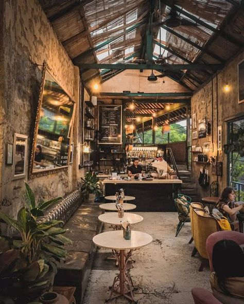 Cosy Cafe Design, Cosy Coffee Shop Interiors, Coolest Coffee Shops, Rustic Coffee Shop Design, Rustic Cafe Aesthetic, Modern Cafe Design Coffee Shop, Bohemian Cafe Interior, Cosy Cafe Interior, Witchy Cafe