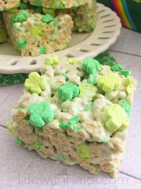 St Patricks Food, St Patrick's Day Dessert, St Patrick Day Snacks, Sant Patrick, Oreo Treats, Fete Saint Patrick, Lucky Charms Marshmallows, St Patrick Day Treats, Authentic Mexican Recipes