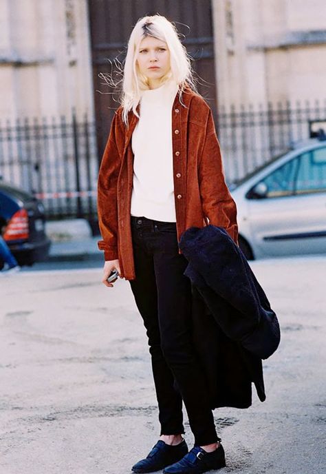 Your Guide to Dressing Normcore This Fall Normcore Outfits, Normcore Fashion, Vanessa Jackman, Western Trend, 90s Outfit, Street Style Inspiration, Fall Fashion Trends, 90s Fashion, Paris Fashion