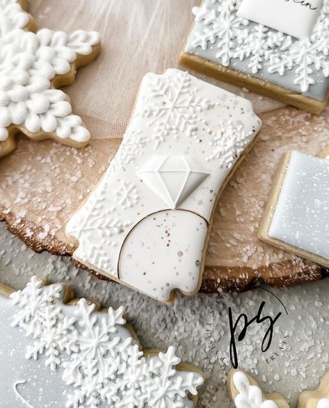 Snow In Love Bridal Shower Cookies, Snow In Love Cookies, Christmas Wedding Shower Cookies, Winter Bridal Shower Cookies, Christmas Engagement Cookies, Christmas Bridal Shower Cookies, Winter Wedding Cookies Decorated, Snow In Love Engagement Party, Winter Wedding Cookies