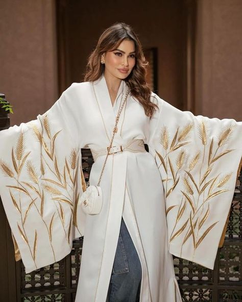 Kaftish on Instagram: "Wrapped in the golden hues of dusk, @mimialeblanc embodies effortless elegance in our Sunset Kimono.  #kaftish #ramadan2024 #arabiandreams" Kimonos Outfits, Ramadan Outfits, Abaya Design, Abaya Kimono, Modern Kimono, Kaftan Designs, Kimono Blouse, White Kimono, African Maxi Dresses