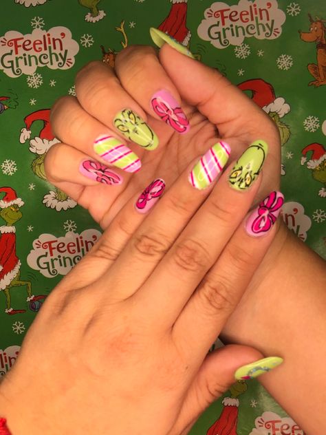 Pink Grinch Nails Designs, Neon Christmas Nails, Pink Grinch Nails, Grinch Themed Nails, Pink And Green Christmas Nails, Grinch Inspired Nails, Simple Grinch Nails, Colorful Christmas Nails, The Grinch Nails