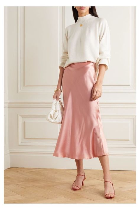 Pink Silk Skirt Outfit, Pink Satin Skirt Outfit, Silk Midi Skirt Outfit, Midi Skirt Outfit Ideas, Pink Silk Skirt, Pink Satin Skirt, Pink Skirt Outfits, Silk Skirt Outfit, Rok Midi