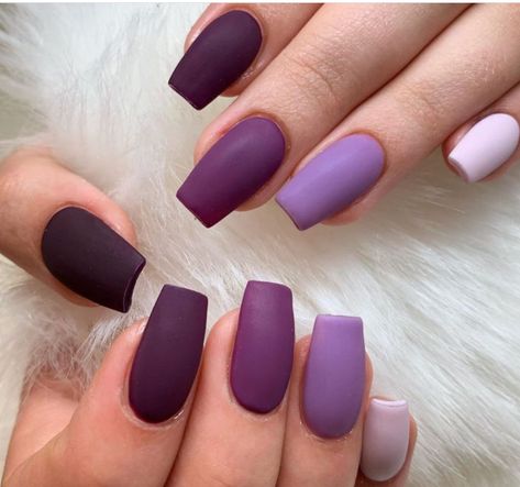 Ombre Color Nails Shades, Matte Nails Lavander, Violet Matte Nails, Purple Nail Designs Matte, Matted Nails Ideas, Matte Powder Dip Nails, Matte Purple Nails With Glitter, Purple Matt Nails, Matte Purple Nail Designs