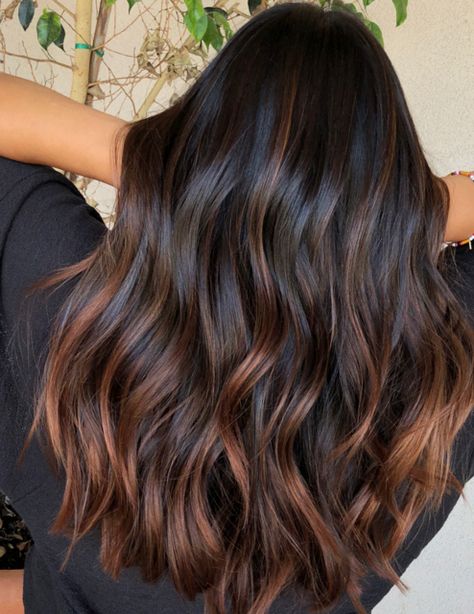 As first reported by PopSugar, the term was coined by NYC-based colorist Kimberly Bonondona. Photo - ’Cold Brew Hair’ Is Here For Fall So Coffee Dependents Beware | Revelist #brownhair Rambut Brunette, Brunette Ombre, Black Hair Balayage, Brunette Balayage, Balayage Blonde, Vlasové Trendy, Caramel Highlights, Brown Hair Balayage, Winter Hair Color