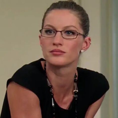 Uk Icon, Glasses Inspiration, Glasses Trends, Prada Glasses, Corporate Chic, Devil Wears Prada, Gisele Bündchen, Gisele Bundchen, New Glasses