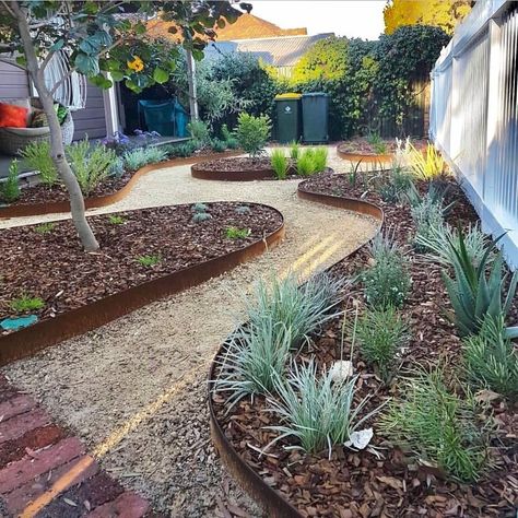 Australian Garden Design, Paving Ideas, Australian Native Garden, Front Garden Landscape, Front Garden Design, Back Garden Design, Front Yard Garden Design, Areas Verdes, Edging Ideas