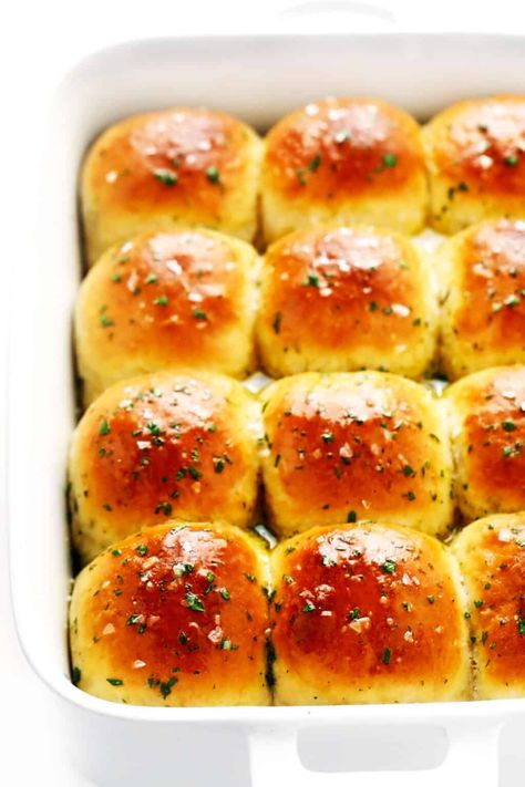 Garlic Dinner Rolls, Garlic Rolls, Rosemary Bread, Herb Bread, Homemade Dinner Rolls, Gimme Some Oven, Rosemary Garlic, Dinner Rolls Recipe, Easy Bread Recipes